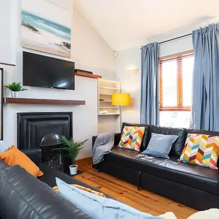 Beautiful Location Fast Wifi N Tv Holiday home Dublin